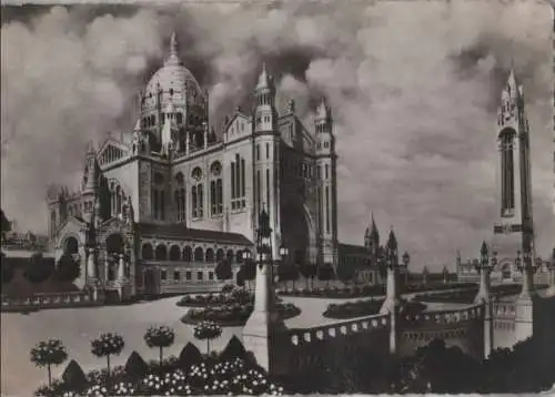 Frankreich - Frankreich - Lisieux - Basilique, Panorama general - ca. 1960