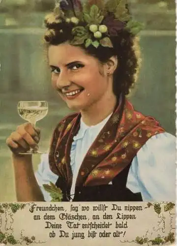 Frau trinkt Wein