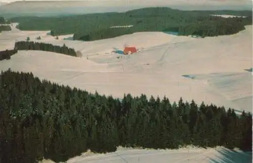 unbekannter Ort - einsames Haus im Winter