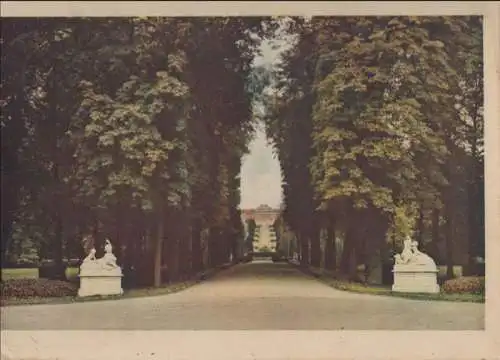 Potsdam - Durchblick zum Schloss