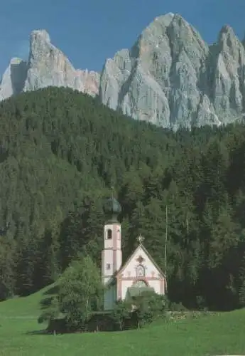 Italien - Italien - Kirche in den Dolomiten - 2004