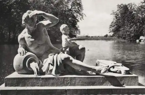 Schwetzingen - Steinfigur am Weiher - ca. 1960