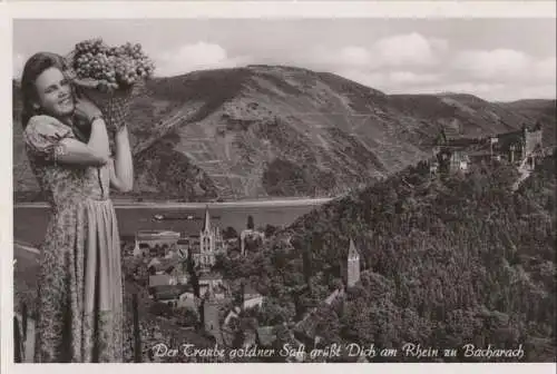 Bacharach - Frau mit Trauben