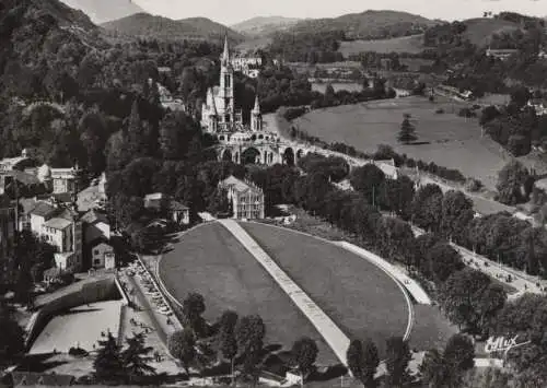 Frankreich - Frankreich - Lourdes - La Basilique - 1965