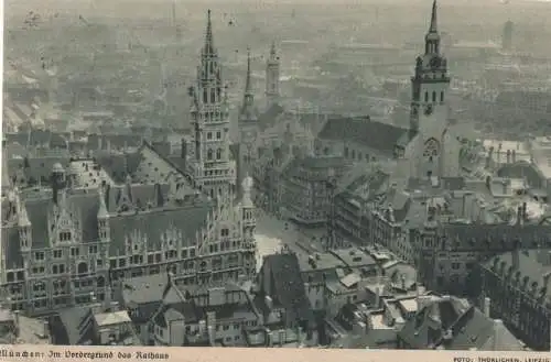 München - Rathaus im Vordergrund