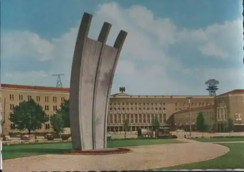 Berlin-Tempelhof, Luftbrückendenkmal - ca. 1975