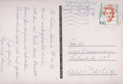 unbekannter Ort - Dorf mit großem Gebäude