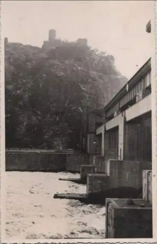 unbekannter Ort - Flussbrücke und Burg