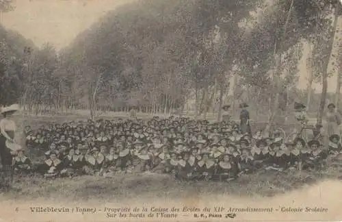 Frankreich - Villeblevin - Frankreich - Colonie Scolaire