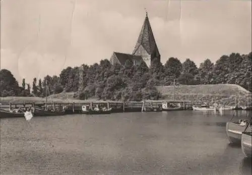 Poel - Blick zur Wehrkirche