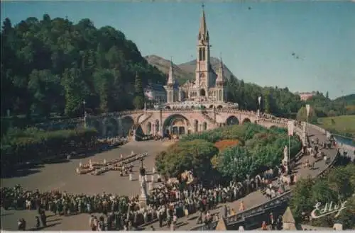 Frankreich - Frankreich - Lourdes - Les malades assistant au chemin de Croix - ca. 1965