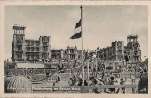 Niederlande - Niederlande - Den Haag, Scheveningen - Kinderstrand en Palace Hotel - ca. 1960