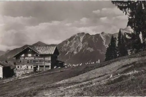 unbekannter Ort - Hotel Schönblick mit Nebelhorn