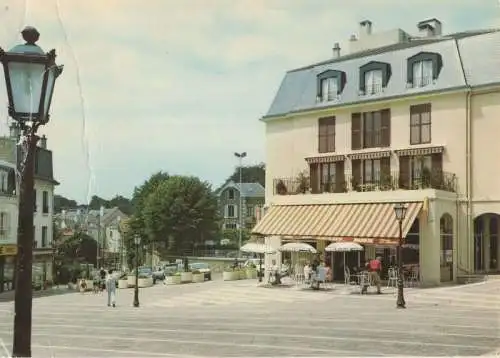 Frankreich - Garches - Frankreich - Place Saint-Louis