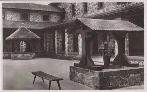 Bad Homburg, Kastell Saalburg - Brunnen im Innenhof - ca. 1955