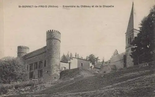 Frankreich - Saint-Bonnet-le-Froid - Frankreich - Chateau et Chapelle