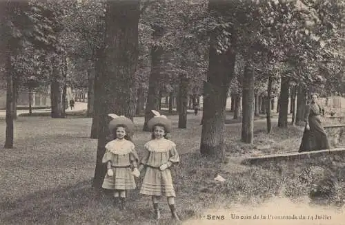 Frankreich - Sens - Frankreich - Promenade du 14 Juillet