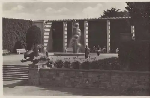 Essen - Grugapark, Vorplatz Leuchtbrunnen