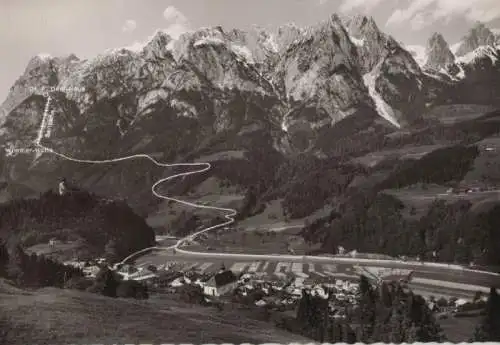 Österreich - Österreich - Werfen - und Burg gegen das Tannengebirge - ca. 1965