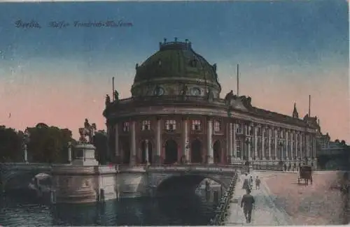 Berlin-Mitte, Kaiser-Friedrich-Museum - an der Spree