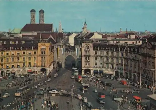 München - Rathaus mit Karlstor