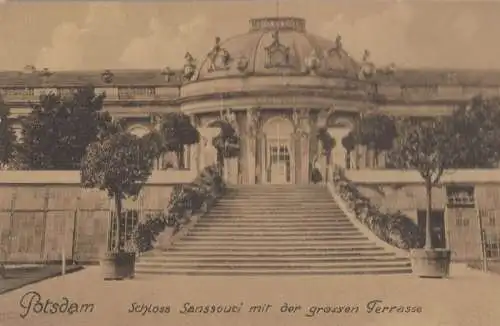 Potsdam, Sanssouci - Schloss mit Terrasse