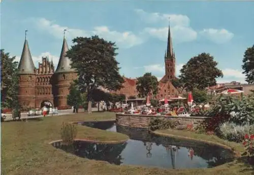 Blick auf Holstentor in Lübeck - ca. 1975