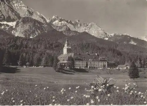 Klais, Schloss Elmau - mit Dreitorspitze