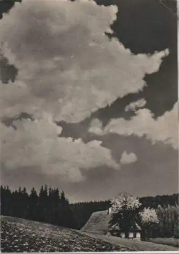 Haus unter Wolken in Berglandschaft - 1954