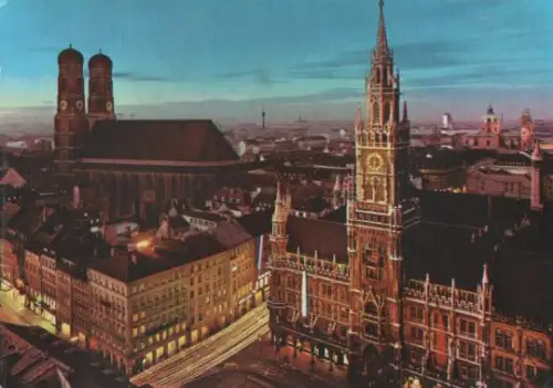 München - Neues Rathaus und Frauenkirche - 2004