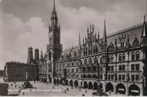 München - Marienplatz mit neuem Rathaus - ca. 1960