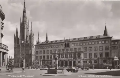 Wiesbaden - Rathaus, Schloss und Marktkirche