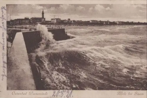 Rostock-Warnemünde - Mole der Sturm