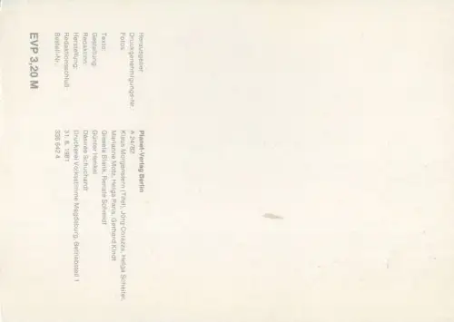 Kind mit Bauklötzen