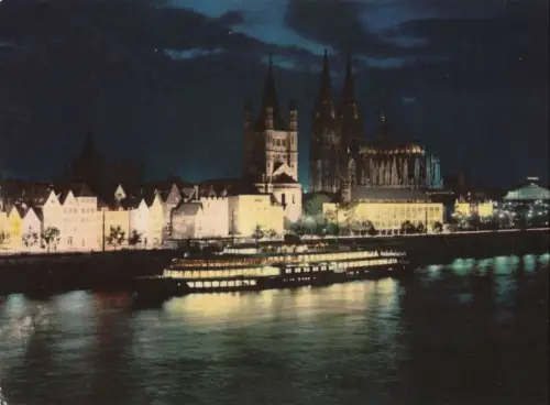 Köln - Rheinufer im Dunkeln