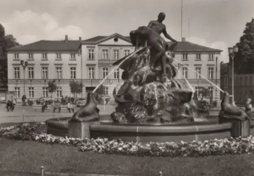 Schwerin - Schiffbrüchigendenkmal am Grunthalplatz - 1968