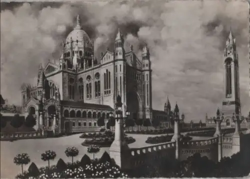 Frankreich - Frankreich - Lisieux - Basilique, Panorama general - ca. 1960