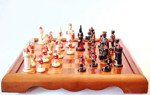 Vintage "King Arthur" Schachspiel, 1960, Schachfiguren, Chess, Schachbrett, Holz, Homas Ivora