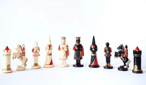 Vintage "King Arthur" Schachspiel, 1960, Schachfiguren, Chess, Schachbrett, Holz, Homas Ivora