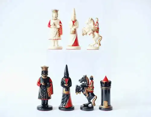 Vintage "King Arthur" Schachspiel, 1960, Schachfiguren, Chess, Schachbrett, Holz, Homas Ivora