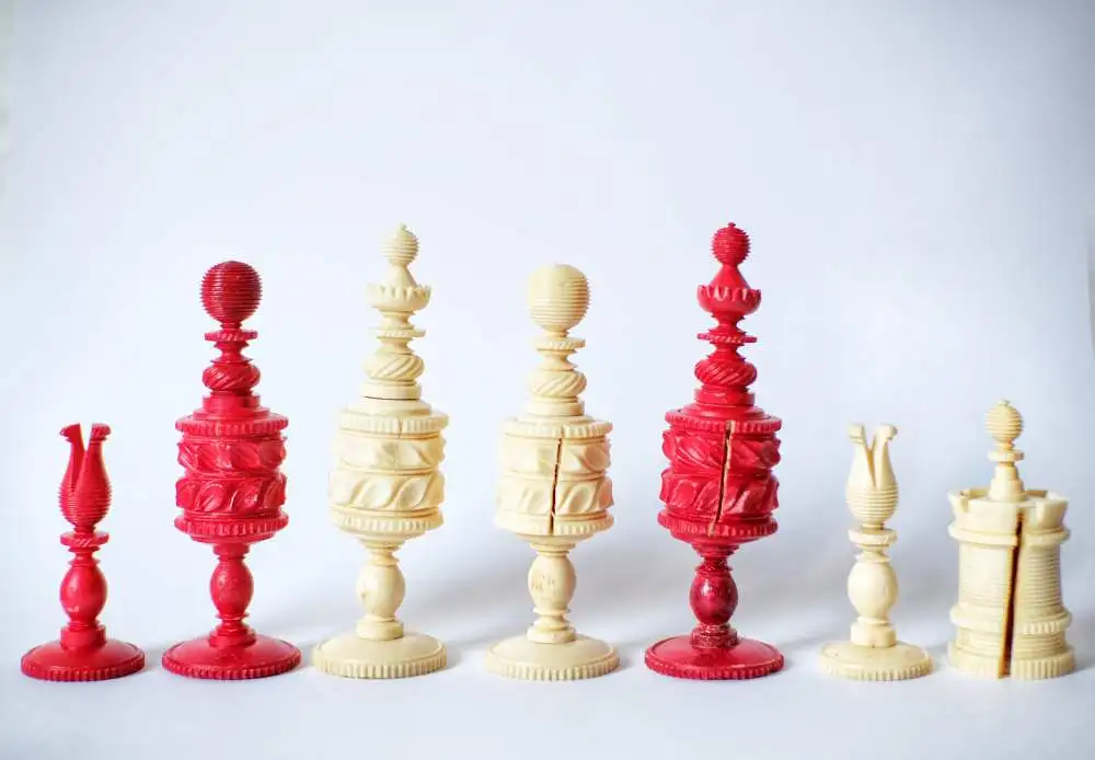  Antike Schachfiguren aus Rinderknochen, ca. 1800, Rarität, Bone Barleycorn, 19th Century German Handmade,Red and White Chess figures with wooden box 0