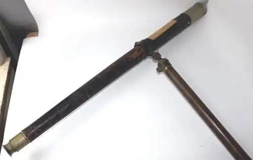 Schiffsfernrohr mit Stativ