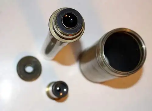 Schiffsfernrohr mit Stativ