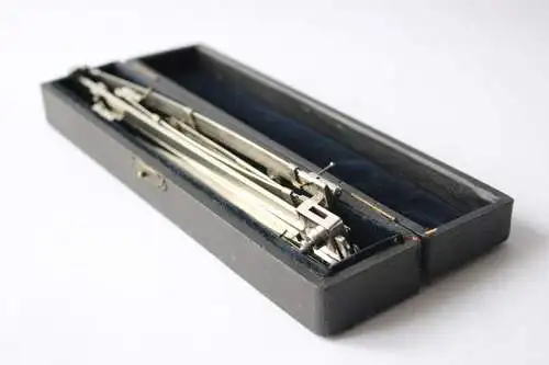 Messgerät mit Senklot