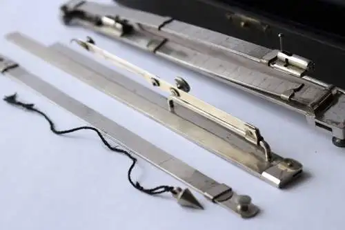 Messgerät mit Senklot