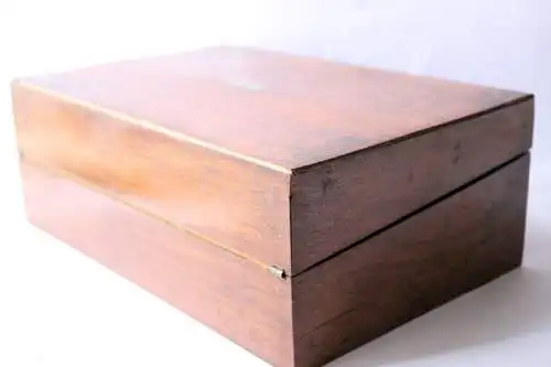 Holzschatulle mit Fächern