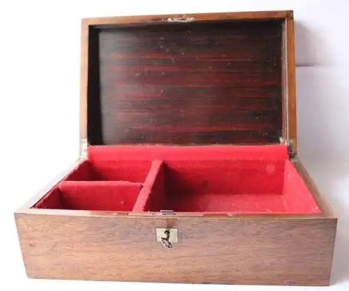 Holzschatulle mit Fächern