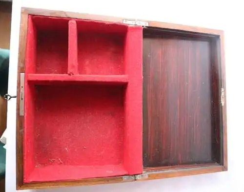 Holzschatulle mit Fächern