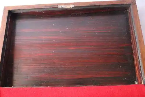 Holzschatulle mit Fächern