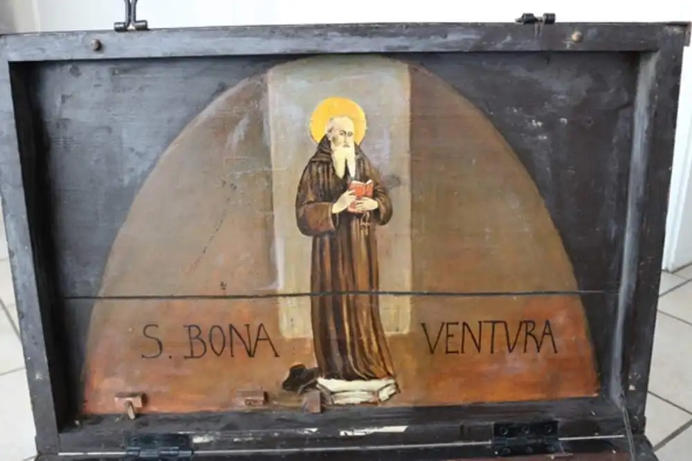 Holztruhe mit Eisenbeschlägen, bemalt 3